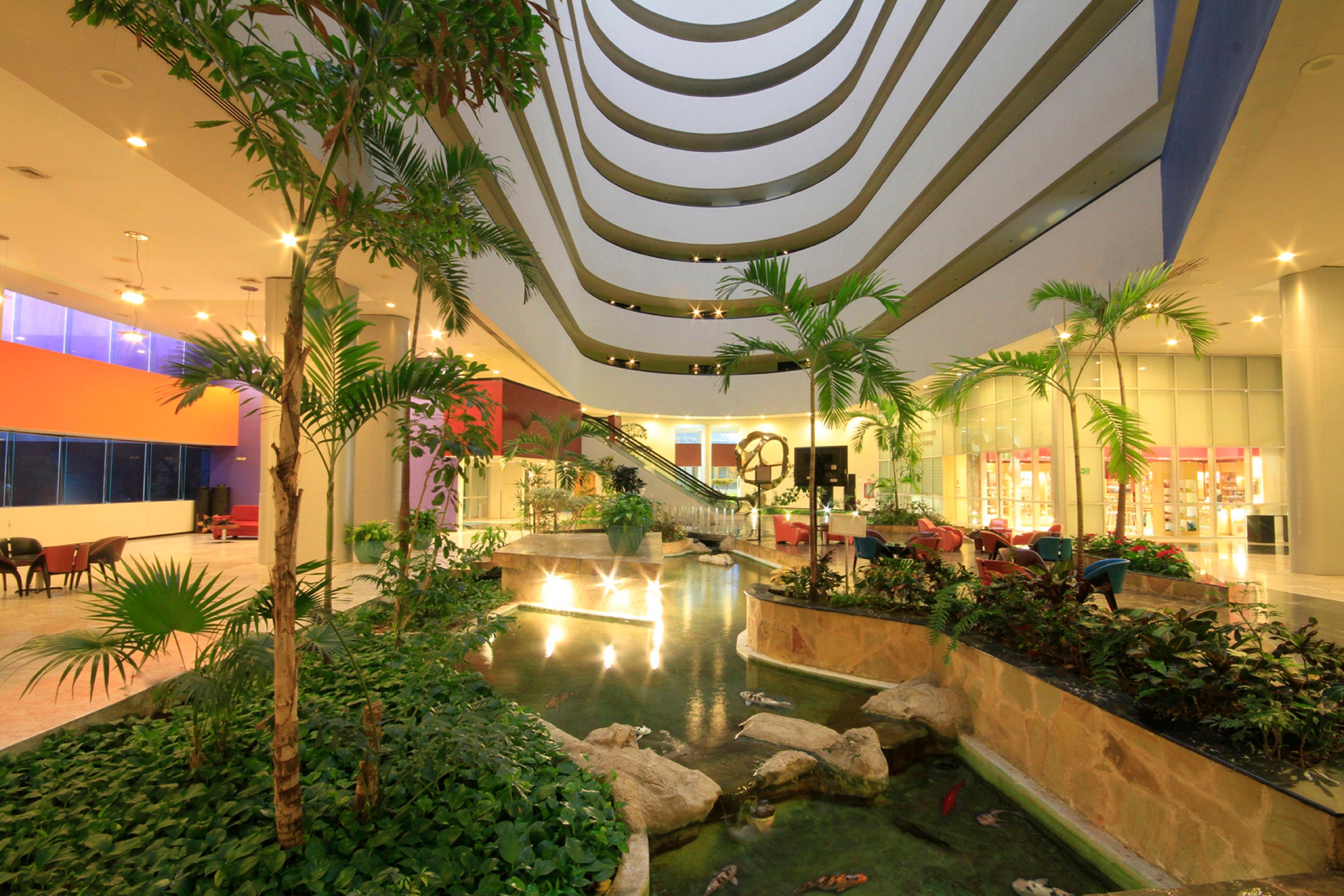 Holiday Inn Monterrey-Parque Fundidora By Ihg Экстерьер фото The interior of the hotel