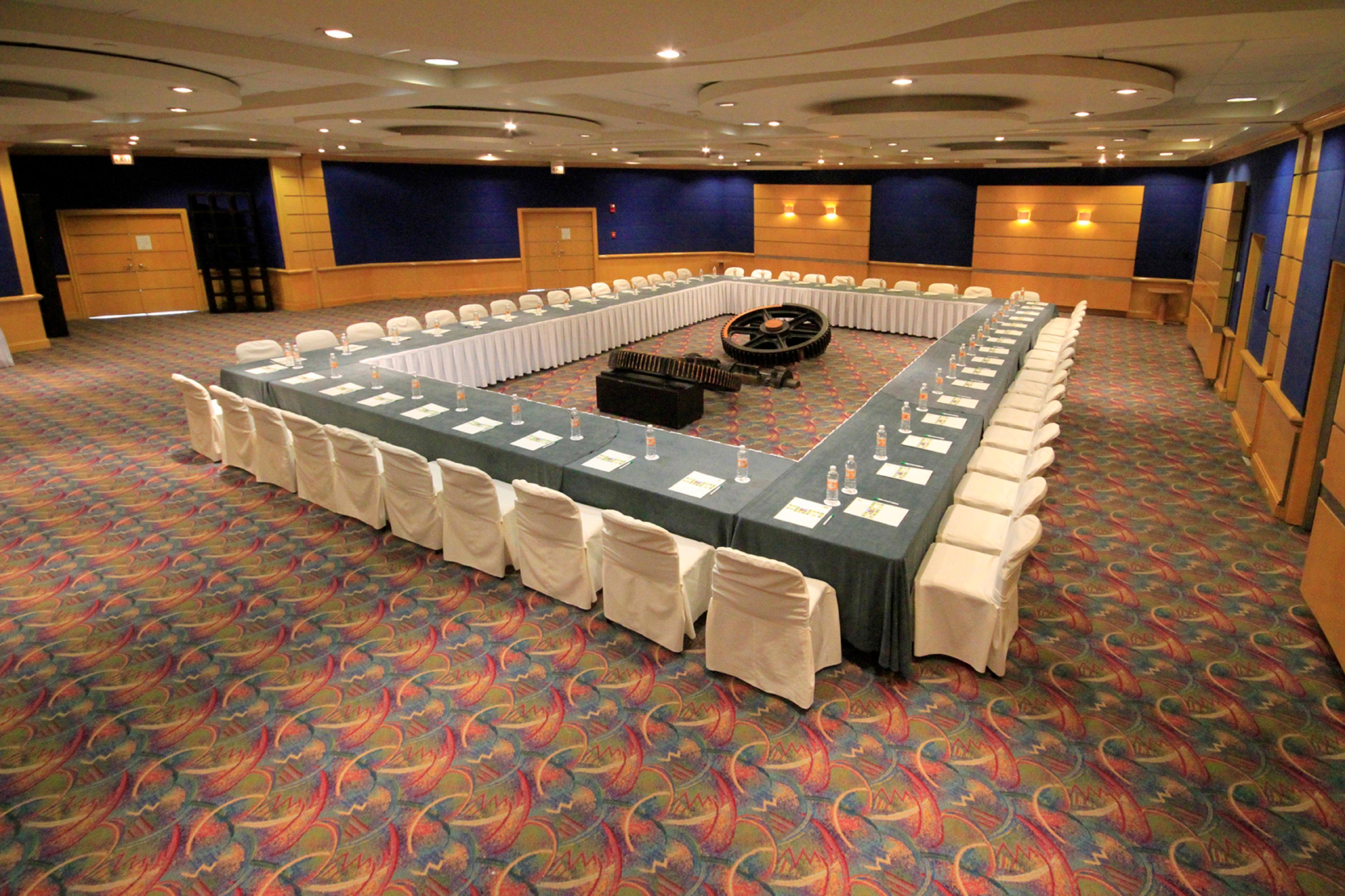 Holiday Inn Monterrey-Parque Fundidora By Ihg Экстерьер фото U-shaped table layout