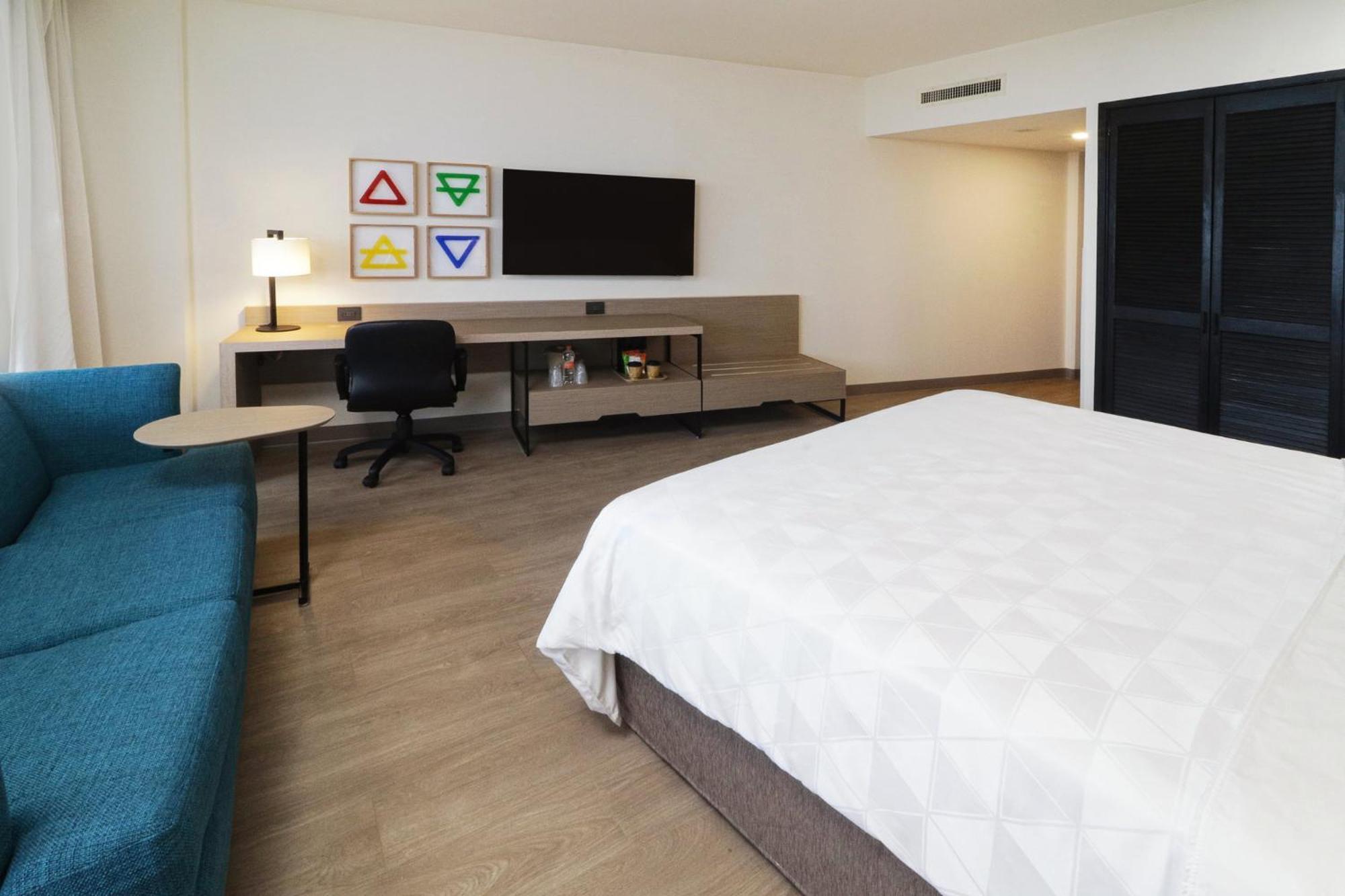 Holiday Inn Monterrey-Parque Fundidora By Ihg Экстерьер фото A room at the Hilton Garden Inn