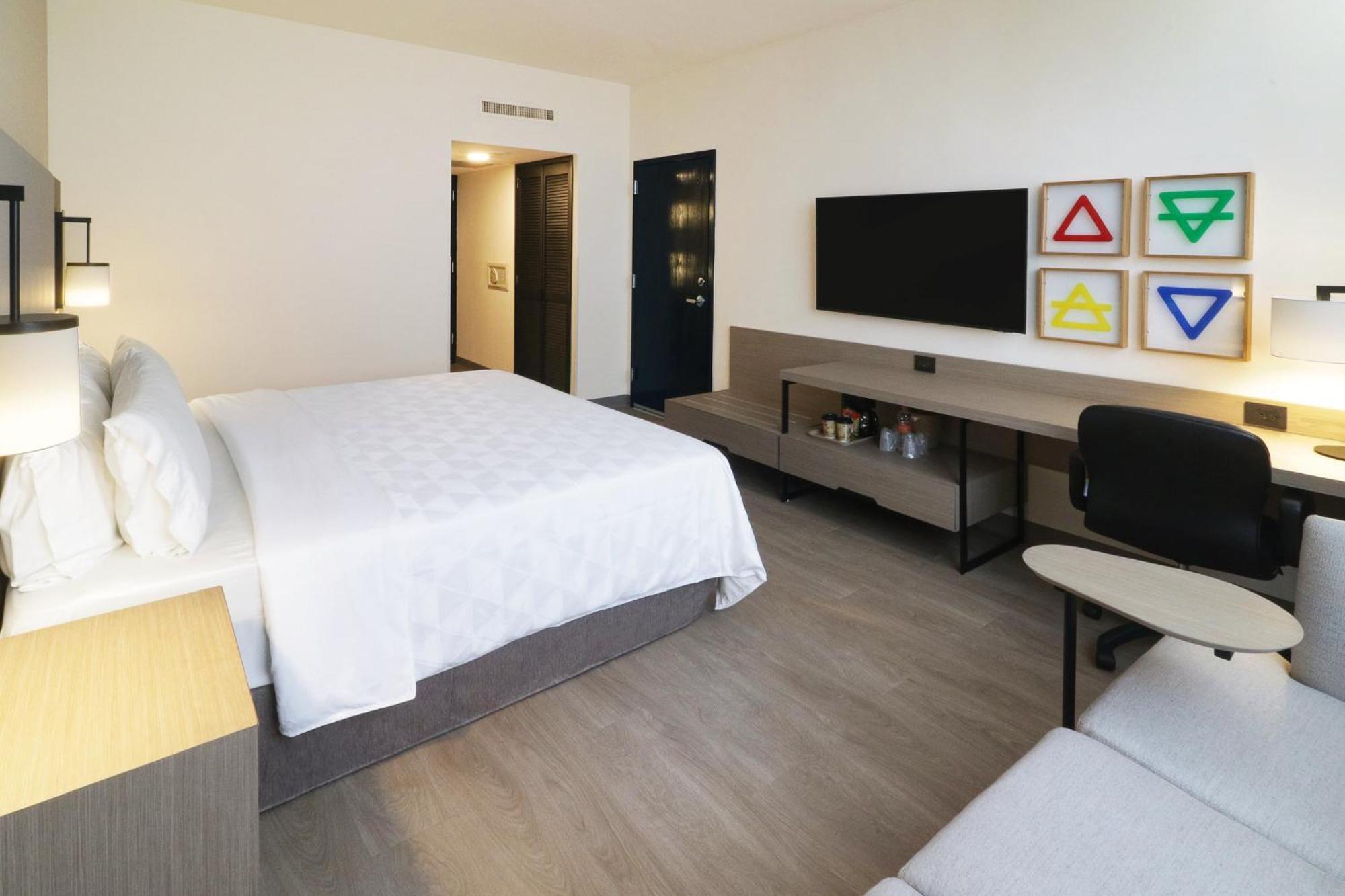 Holiday Inn Monterrey-Parque Fundidora By Ihg Экстерьер фото A room at the Hilton Garden Inn in San Francisco